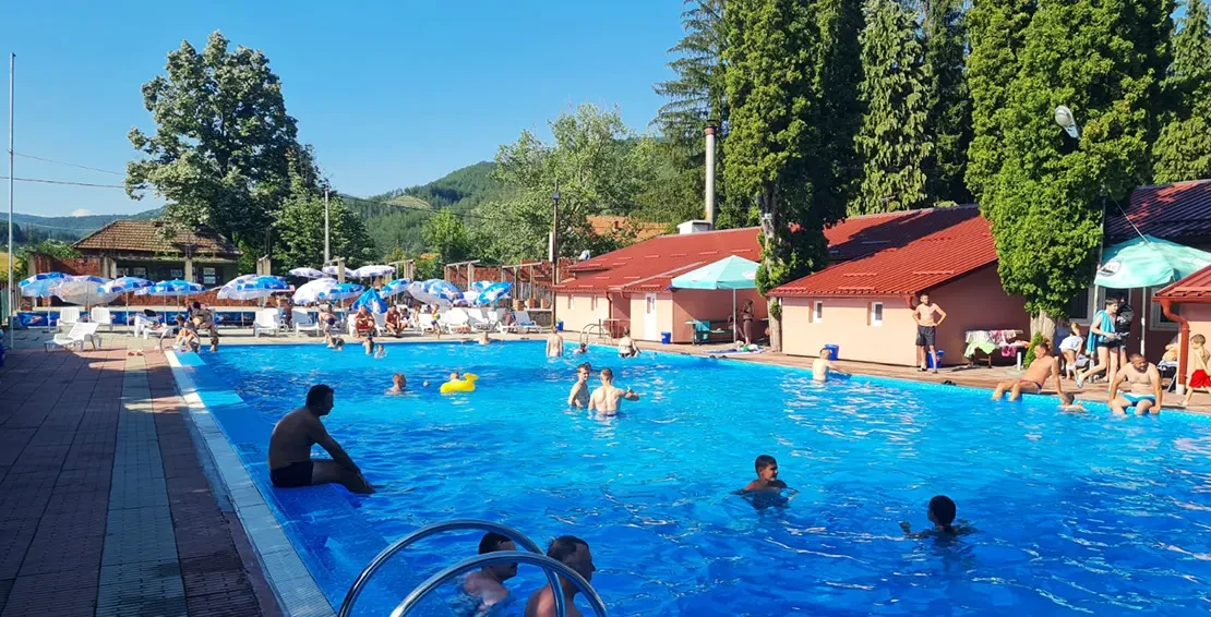 Bazen u Mitrovom Polju